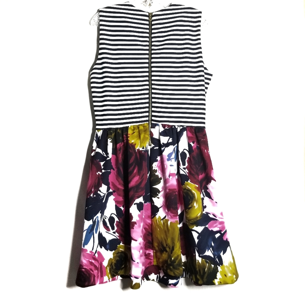 Just Taylor mixed media v neck dress - Picture 2 of 7
